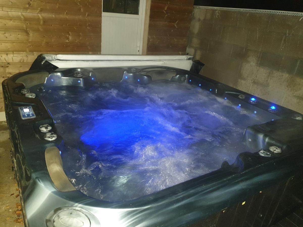 Gite Atypique Avec Jacuzzi Hillion Exterior foto